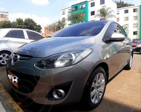 Mazda 2 1.5 5P usado (2015) color Gris precio $38.000.000