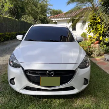Mazda 2 Touring Aut usado (2017) color Blanco Nieve precio $54.500.000