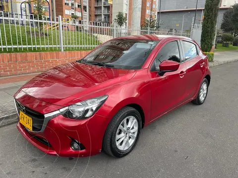 Mazda 2 Touring usado (2017) color Rojo precio $55.000.000