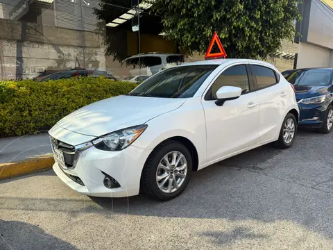 Mazda 2 i Grand Touring Aut usado (2016) color Blanco Perla financiado en mensualidades(enganche $54,000 mensualidades desde $6,300)