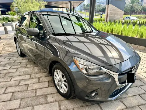 Mazda 2 i Touring Aut usado (2016) color Gris precio $175,000