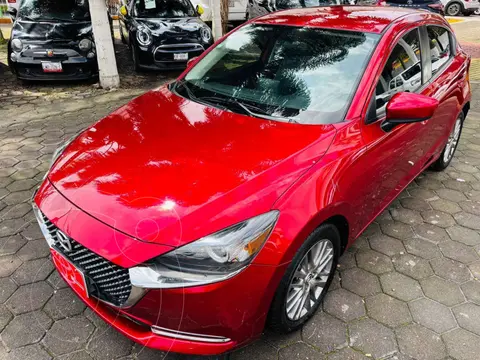 Mazda 2 i Grand Touring MHEV usado (2023) color Rojo financiado en mensualidades(enganche $74,444 mensualidades desde $6,612)