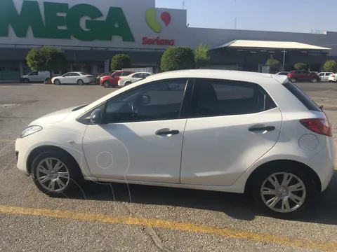 Mazda 2 Sport Aut usado (2013) color Blanco precio $155,000