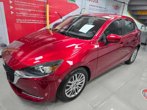 Mazda 2 i Grand Touring MHEV usado (2023) color Rojo precio $297,000