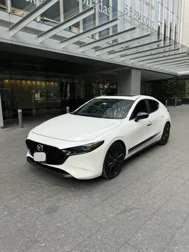 Mazda 3 Hatchback Signature usado (2022) color Blanco Perla precio $429,000