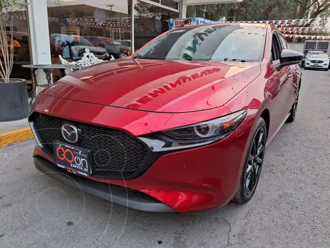 Mazda 3 Hatchback Signature usado (2025) color Rojo precio $490,000