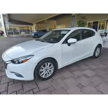 Mazda 3 Hatchback i Touring usado (2017) color Blanco precio $199,000