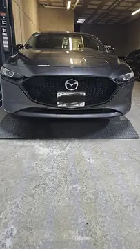 Mazda 3 Hatchback i Sport usado (2021) color Gris Titanio precio $300,000