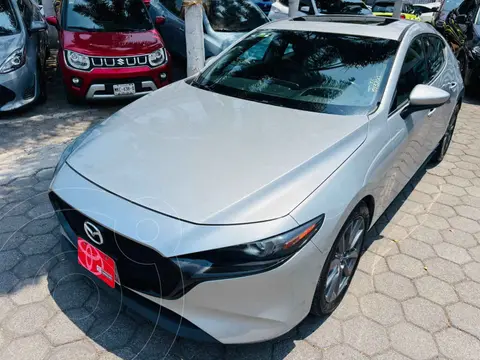 Mazda 3 Hatchback i Grand Touring Aut usado (2021) color Plata financiado en mensualidades(enganche $77,131 mensualidades desde $6,851)