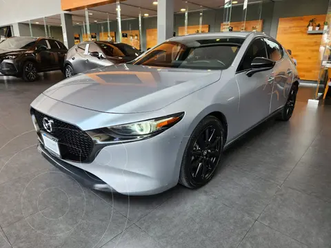 Mazda 3 Hatchback Signature usado (2021) color Plata financiado en mensualidades(enganche $97,000 mensualidades desde $12,895)