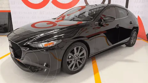 Mazda 3 Hatchback i Sport Aut usado (2024) color MAZWNEGRO CELESTE precio $369,000