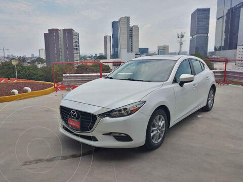 Mazda 3 Hatchback i Touring usado (2018) color Blanco Perla financiado en mensualidades(enganche $75,075 mensualidades desde $9,587)