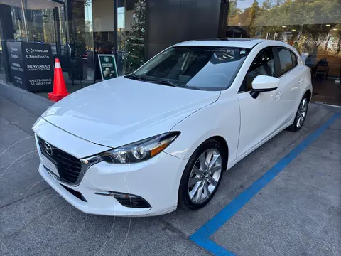 Mazda 3 Hatchback i Sport usado (2018) color Blanco Perla precio $217,000