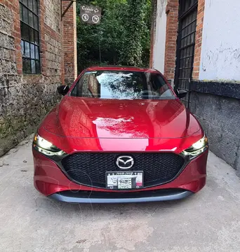 Mazda 3 Hatchback Signature usado (2022) color Rojo precio $489,000
