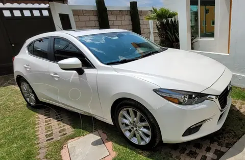 Mazda 3 Hatchback s  Aut usado (2018) color Blanco Perla precio $250,000