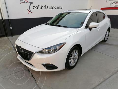 Mazda 3 Hatchback i Touring usado (2015) color Blanco Perla precio $235,900