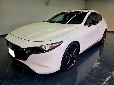 Mazda 3 Hatchback Signature usado (2021) color Blanco Perla financiado en mensualidades(enganche $77,800 mensualidades desde $9,600)