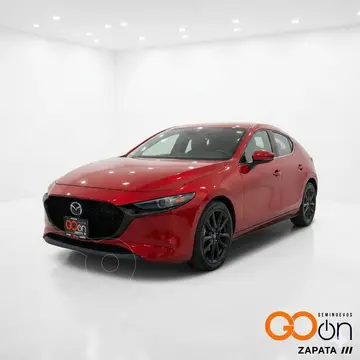 Mazda 3 Hatchback Signature usado (2025) color MAZVROJO BRILLANTE precio $480,000