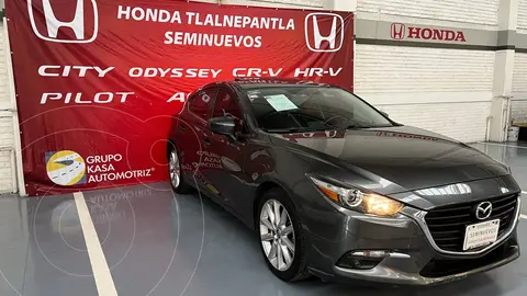 foto Mazda 3 Hatchback s usado (2018) color Gris Oscuro precio $303,000