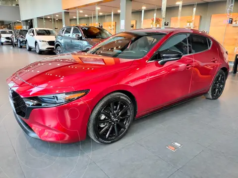 Mazda 3 Hatchback Signature usado (2022) color Rojo precio $524,000