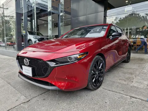 Mazda 3 Hatchback Signature usado (2025) color Rojo precio $517,000