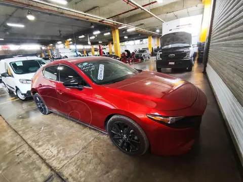 Mazda 3 Hatchback Elija una version usado (2021) color Rojo precio $489,000