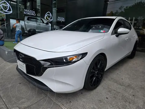 Mazda 3 Hatchback i Sport usado (2024) color Blanco Perla precio $389,000
