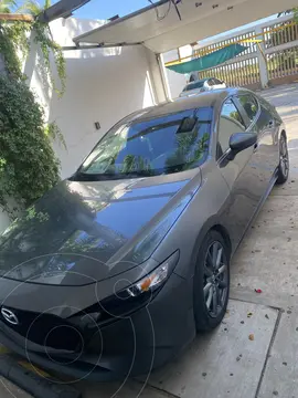 Mazda 3 Hatchback i Sport usado (2020) color Gris Titanio precio $275,000