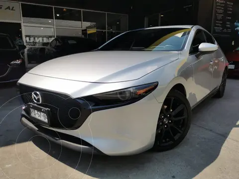 Mazda 3 Hatchback Signature usado (2021) color Gris Metalico financiado en mensualidades(enganche $106,250 mensualidades desde $10,728)