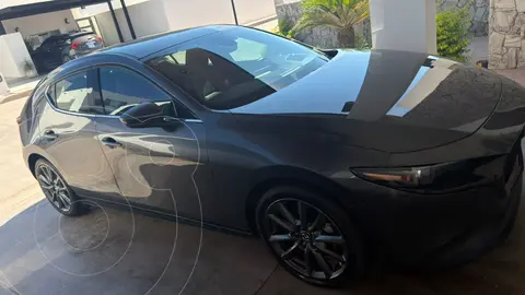Mazda 3 Hatchback i Grand Touring Aut usado (2023) color Gris Titanio precio $380,000