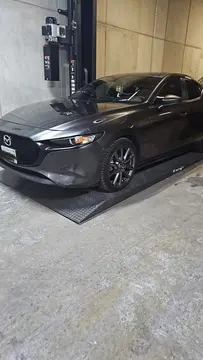 Mazda 3 Hatchback i Sport usado (2021) color Gris Titanio precio $290,000