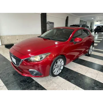 Mazda 3 Hatchback s Sport Aut usado (2016) color Rojo precio $205,000