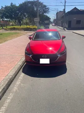 Mazda 3 Sedan hybrid 2.0L Touring MHEV usado (2023) color Rojo precio $95.000.000