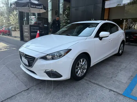 Mazda 3 Sedan i Touring Aut usado (2016) color Blanco Perla precio $197,000