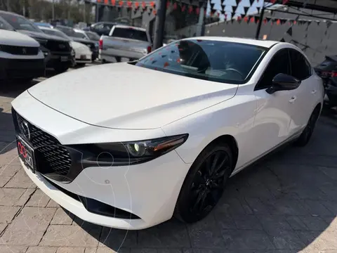 Mazda 3 Sedan Signature usado (2025) color Blanco financiado en mensualidades(enganche $135,978 mensualidades desde $10,398)