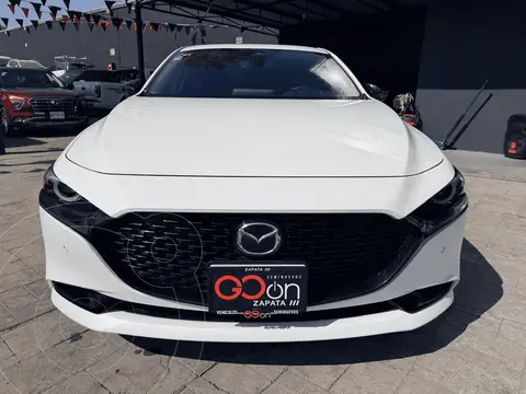 Mazda 3 Sedan SIGNATURE TURBO usado (2025) color MAM BLANCO APERLADO precio $490,000