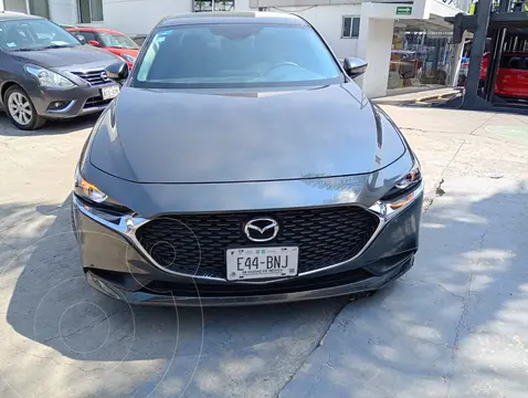 Mazda 3 Sedan i usado (2024) color Gris Titanio financiado en mensualidades(enganche $82,500)
