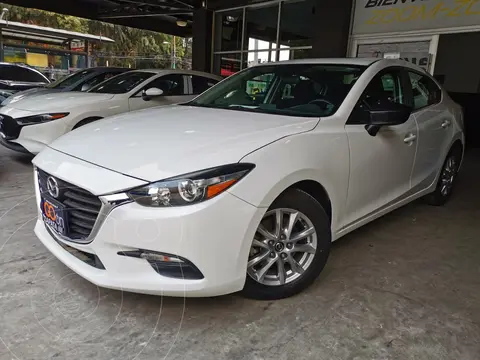 Mazda 3 Sedan i Touring Aut usado (2018) color Blanco financiado en mensualidades(enganche $82,500 mensualidades desde $8,214)