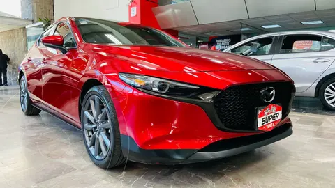 Mazda 3 Sedan i Grand Touring Aut usado (2021) color Rojo financiado en mensualidades(enganche $131,542 mensualidades desde $7,071)