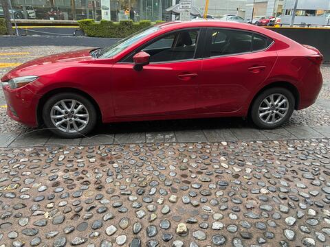 Mazda 3 Sedan i Touring Aut usado (2017) color Rojo precio $280,000
