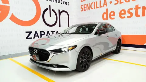 Mazda 3 Sedan Signature usado (2022) color plateado financiado en mensualidades(enganche $111,452 mensualidades desde $8,523)