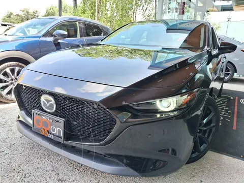 Mazda 3 Sedan Carbon Edition usado (2023) color Negro financiado en mensualidades(enganche $126,712 mensualidades desde $9,690)
