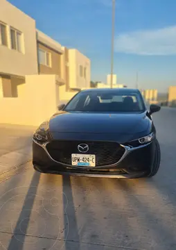 Mazda 3 Sedan I Sport Aut usado (2021) color Gris Titanio precio $409,000