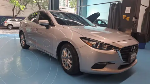 Mazda 3 Sedan i Touring Aut usado (2018) color plateado precio $300,000