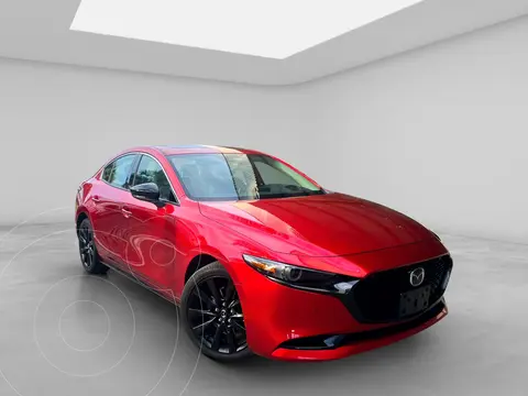 Mazda 3 Sedan Signature usado (2025) color Rojo Cobrizo precio $439,900