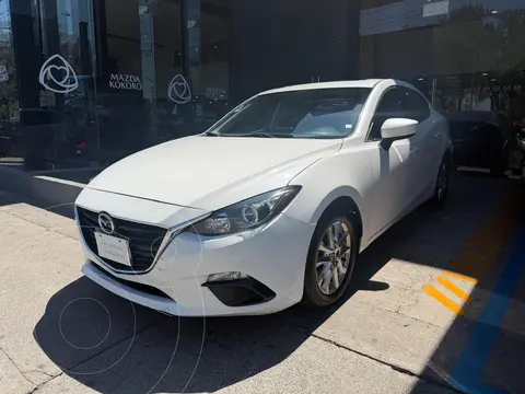 Mazda 3 Sedan i Touring Aut usado (2016) color Blanco Perla precio $174,000