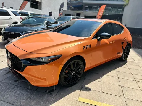 Mazda 3 Sedan Signature usado (2025) color Blanco financiado en mensualidades(enganche $136,250 mensualidades desde $10,419)