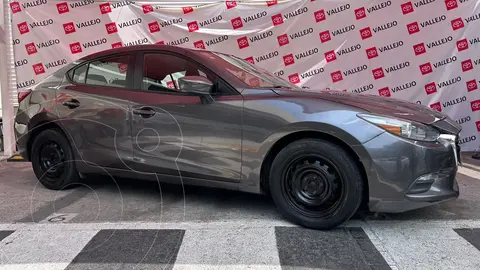 Mazda 3 Sedan i Aut usado (2018) color Gris precio $210,000