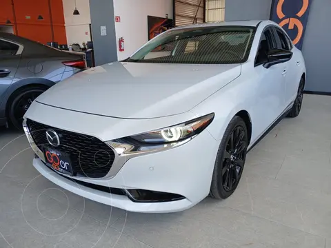 Mazda 3 Sedan Signature usado (2024) color plateado financiado en mensualidades(enganche $122,352 mensualidades desde $9,356)