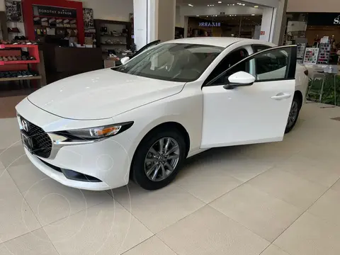 Mazda 3 Sedan i nuevo color Rojo precio $412,900